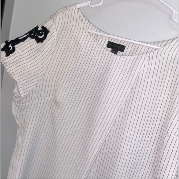 Worthington white with black pin strips blouse -  XL - Picture 2 of 7